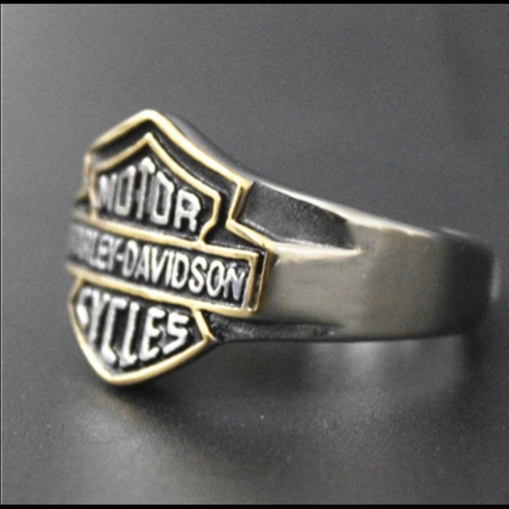 Men’s shield Ring size 13 New
